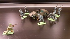 VW Typ 82 Kübelwagen und Wehrmachtssoldaten von Britains LTD 1:43