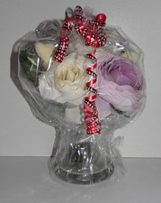 BLUMENSTRAUß ROSEN VASE