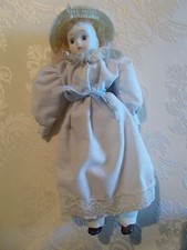 Porzellan Püppchen mit Strohhut 23 cm 