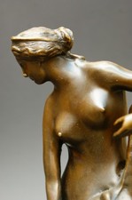 Bronzefigur Venus at the Bath