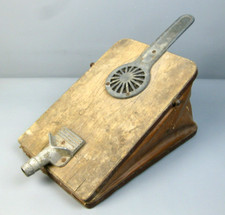 alter Blasebalg wohl für Gasschutzjäckchen Luftschutz Holz Metall 2. WK