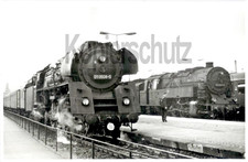 Foto - 01 0508 vom Bw Saalfeld neben 95 0041 aus Probstzella in Saalfeld, 5.1977