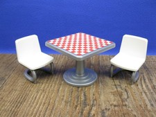 Tisch & 2 Stühle aus 70111