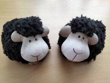 Zwei Deko-Schäfchen, Schwarzes Schaf, Lämmchen, Keramik, Osterdekoration
