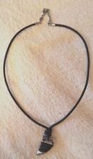 Fossil Kette Herren Edelstahl,Kette Leder,Anhänger Edelstahl mit Leder umwickelt