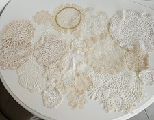 Konvolut 24 Zierdeckchen Spitzendeckchen Häkel-Klöppel-Strick Handarbeit vintage