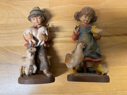 Zwei bauernhoffiguren aus - zwei,