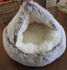 Haustierbedarf Schlafbett/Kuschelhöhle - ⌀50 cm - megadick und weich -unbenutzt