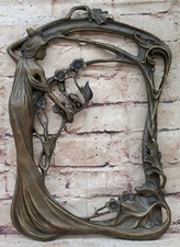 Detailed Art Deco Woman with