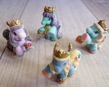 Filly?Sammelfigur Pferdchen Krone Schmuckband an Hufe Kristall 8 Stück Konvolut