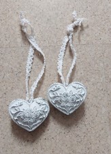 2x große Herzen aus Metall