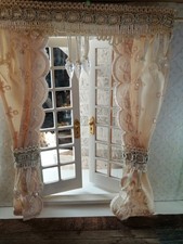 Prächtige beige-cremefarbene Spitzen-Gardine,21cmlang Puppenstube 1:12,1:10