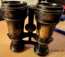 Altes Militärfernglas mit
