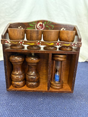 Vintage gewürzregal aus holz - vintage,