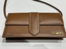 Jacquemus Bambino Long hellbraun