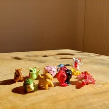 9 Stück Ü-Eier und andere