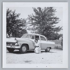 FORD FAIRLANE - Auto Frau - Altes Foto 1950er