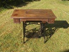 schönes Tischgestell Nähmaschinengestell . Gusseisen TITAN +Platte 2 Schubladen