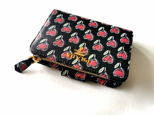 Prada love heart multi wallet - heart,