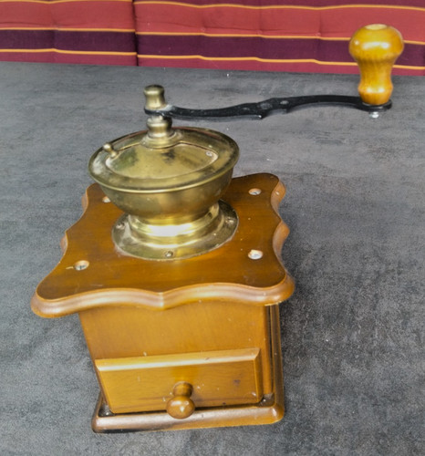 Alte kaffeemühle handmühle - alte, kaffeemühle,