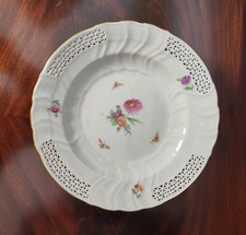 KPM Berlin Zierteller Neuosier Wandteller Durchbruch Blumen und Insektenmalerei