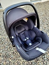 MAXI-COSI CabrioFix i-Size Essential Black Babyschale + Isofixstation 