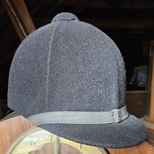 Schwarze Samt-Reitkappe mit Schleife hinten Reithelm Retro Rarität Sammlerstück