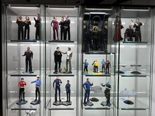 Glasbodenhalterung mit Kabelkanal für IKEA Detolf Vitrine - Set a 4 Stück