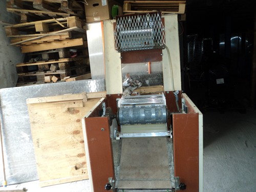 GEBÄCKFORMMASCHINE