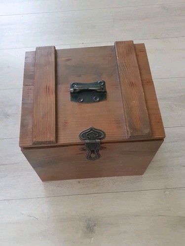 Truhe aus pinienholz mit - truhe,