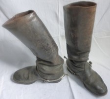 Alte Stiefel mit Sporen für berittene Einheiten, 1. Weltkrieg
