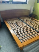 Kirschbaum Bett 180x200 mit 2 Nachtschränkchen 