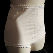 VINTAGE 60/70er FEDERLEICHT*PLAYTEX*-Miederhose/kurz-Bein Miederhose Gr. 75 (692