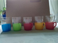 DDR Kult Teegläser 5 Stück,mit abnehmbaren Plasteeinsätzen in rot/blau/grün/gelb