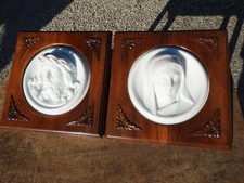 c1900 GRÜNDERZEIT 2x HEILIGENBILD Jesus + Maria Weißporzellan u. Nussbaum Rahmen