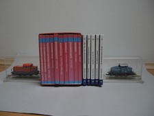 Train Safe - zwei Buchstützen mit Vitrine (leer)