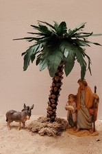 Palme mit Holzsockel für die