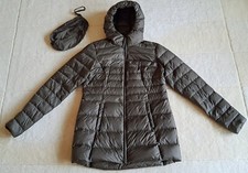 Nie getragener khaki farbener Kurz-Daunen-Steppmantel superleicht, Größe S