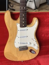 Fender® Classic Series 70's Stratocaster Electric Guitar mit Case