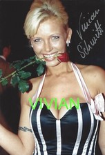 Vivian Schmitt. Original