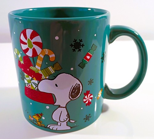 Snoopy woodstock peanuts - snoopy, /