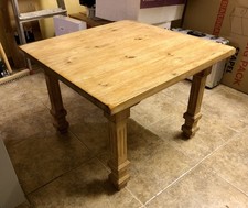 Niedriger Coach Tisch