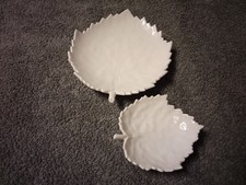 KMP  Berlin - 2x weiße Blattschalen - Porzellan-Schälchen- Teller- 2 Größen