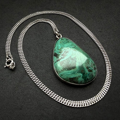 Moderner anhänger mit kette - anhänger,