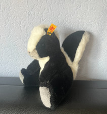 Steiff®  Sniffy Stinktier 15 cm sitzend, schwarz- weiß unbespielt