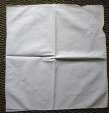 6 Stoff Servietten weiß mit kleinem Stickmuster, 33 x 33 cm