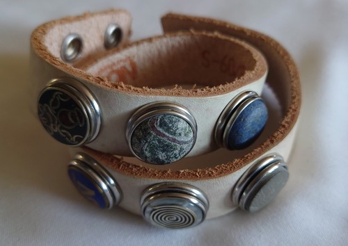 Lederarmband mit bunten