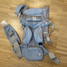 Schöne neuwertige Babytrage