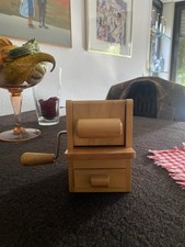 Parmesanmühle Holz Vintage