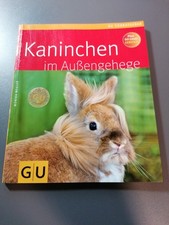 Kaninchen im Außengehege von